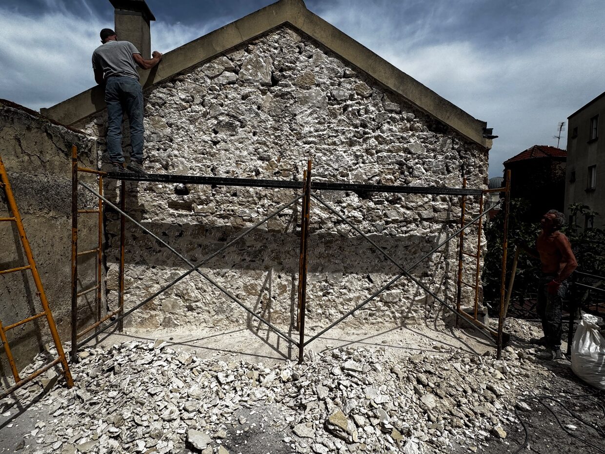 Mur pignon en pierre repris sous échafaudage — VBS Bâtiment à Fontenay-sous-Bois