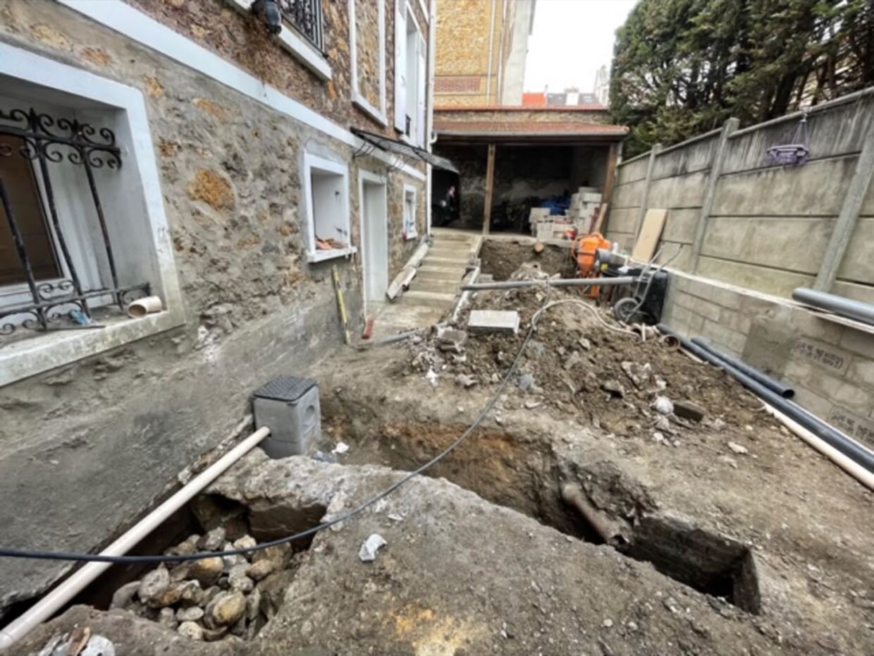 Tranchée de fondation en cour intérieure — VBS Bâtiment à Fontenay-sous-Bois