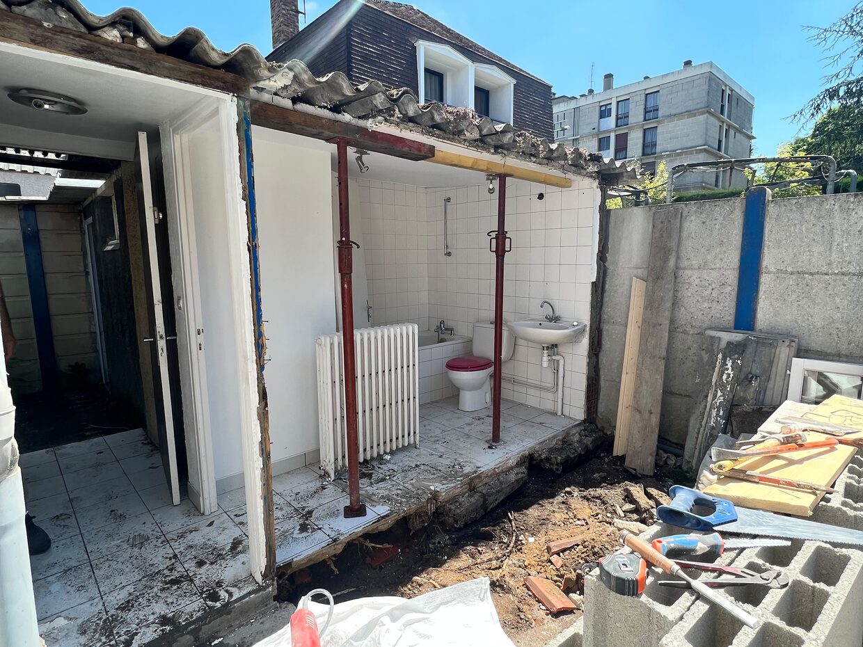 Démolition d’une annexe et montage de parpaings — VBS Bâtiment à Fontenay-sous-Bois