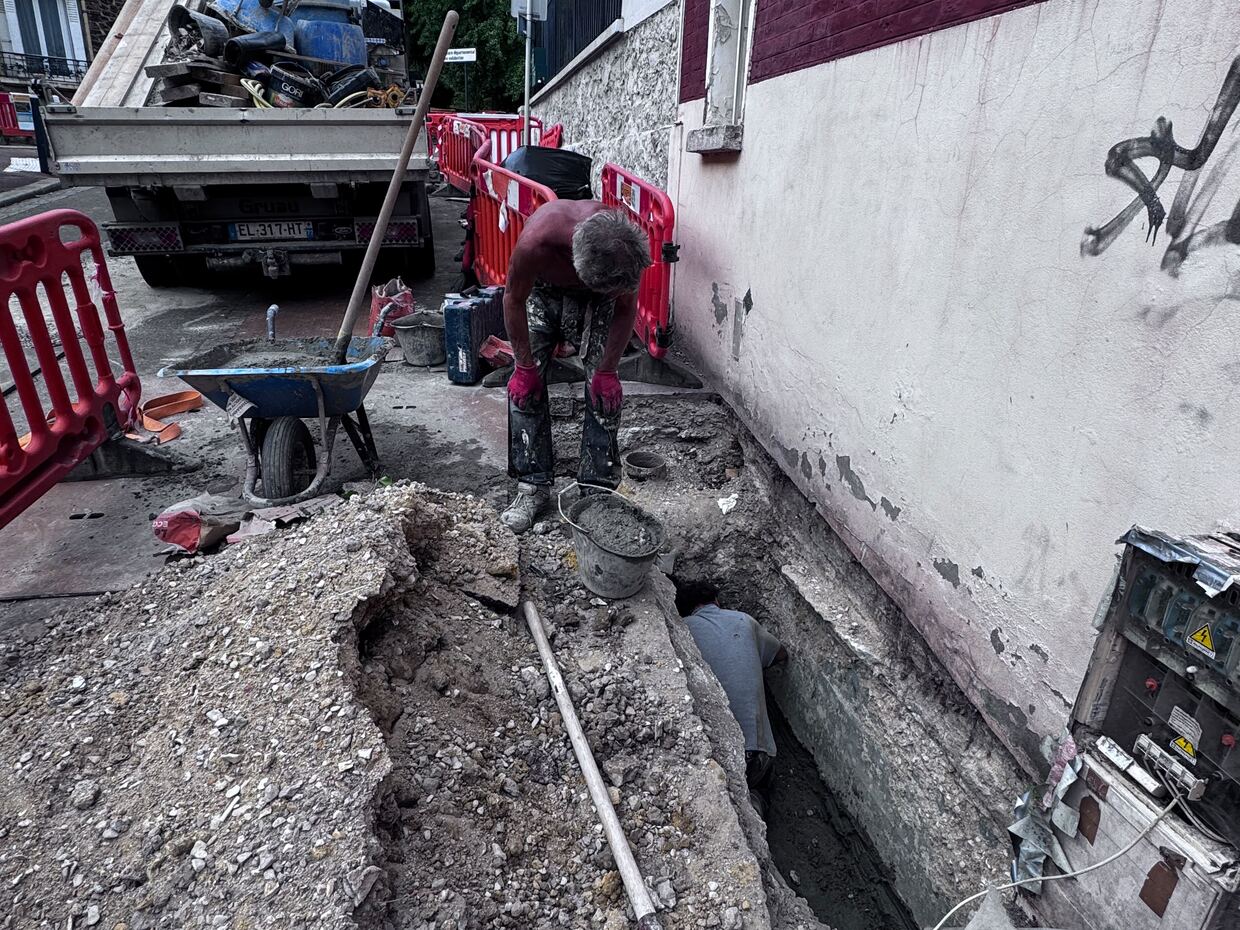 Ouverture d’une tranchée de fondation en façade — VBS Bâtiment à Fontenay-sous-Bois